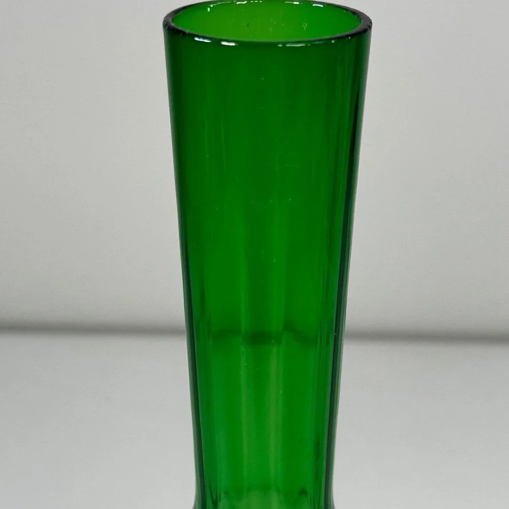 Vintage Emerald Green Art Glass Bud Vase Clear Stem Foot 8.5